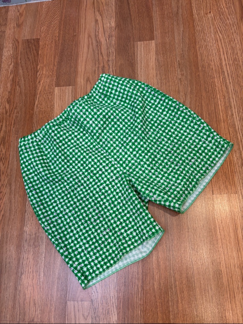 Vintage 1970’s Miss K vibrant green and white high-rise polyester shorts. Size M